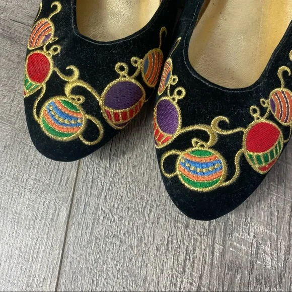 vintage pritzi holiday embroidered flats Size 7 - Picture 2 of 6